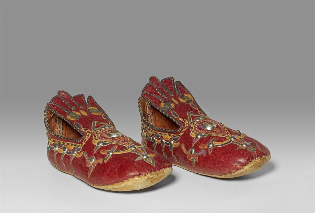 Pair of bride's slippers made of red-dyed leather embroidered in silk thread and decorated with metal studs